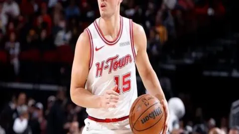 “2026苏超泰州强队集结完毕！巴特、范厚泰领衔，巅峰赛季再启征程！”